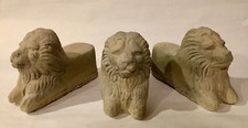 Conjunto antigo de (3) risers de urna de vaso de plantador de leão de cimento Regal 6” x 4,5” x 3” comprar usado  Enviando para Brazil