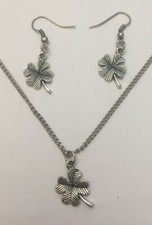 Collana orecchini ciondolo usato Collana orecchini ciondolo usato  Pescara