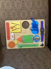 Tablero de actividades ocupado DeMoca 10 habilidades educativas sensoriales edades 2+ niños pequeños madera segunda mano  Embacar hacia Mexico