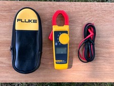 Fluke 323 600v usato  Spedire a Italy