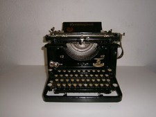 Macchina scrivere antica usato  Schiavon