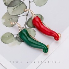 Enamel pepper brooch d'occasion  Expédié en Belgium