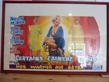 RARE AFFICHE CINEMA 55X37 ENCADREE - ORIGINAL "CERTAIN L'AIMENT CHAUD"-ANNEE 50 na sprzedaż  Wysyłka do Poland