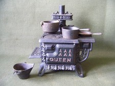 Usado, Fogão a lenha vintage 12 peças Queen preto ferro fundido miniatura com panelas e frigideiras comprar usado Usado, Fogão a lenha vintage 12 peças Queen preto ferro fundido miniatura com panelas e frigideiras comprar usado  Enviando para Brazil