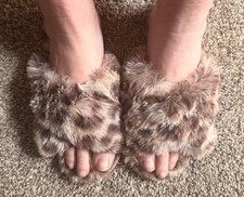 Usado, Chinelos femininos com estampa animal, marca Secret Treasures Tamanho: 7/8 difusos.  comprar usado  Enviando para Brazil