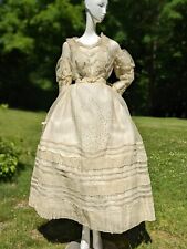 Usado, VESTIDO DE VERÃO GUERRA CIVIL 1860’S ALGODÃO TRANSPARENTE ORGANDY COM DETALHES RICOS EM BABADOS comprar usado Usado, VESTIDO DE VERÃO GUERRA CIVIL 1860’S ALGODÃO TRANSPARENTE ORGANDY COM DETALHES RICOS EM BABADOS comprar usado  Enviando para Brazil