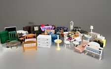 Lote de muebles miniatura para casa de muñecas escala 1:12 y 1:18 35+ piezas segunda mano  Embacar hacia Argentina