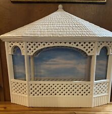 Placa de gazebo branca grande 3D vintage 24” de largura X 20” de altura fundo azul HomeCo comprar usado  Enviando para Brazil