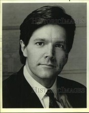 Usado, 1994 Press Photo Stone Phillips, apresentador do programa "Dateline" da televisão comprar usado  Enviando para Brazil