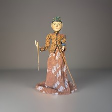 Usado, Boneca Wayang Golek Rod Puppet Vintage Madeira Feminina Java Ocidental Indonésia 23” de altura comprar usado  Enviando para Brazil