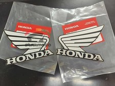 2 peças PARA HONDA WING ADESIVO TANQUE DE COMBUSTÍVEL ÓLEO DECALQUE EMBLEMA CARENAGEM PRATA-PRETO 85 mm comprar usado  Enviando para Brazil