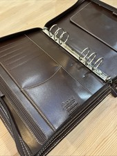 FILOFAX CUBANO ZÍPER-MOGNO BRILHO SELA ITALIANA COURO-TAMANHO A5-RARO-ANÉIS DE 3cm comprar usado FILOFAX CUBANO ZÍPER-MOGNO BRILHO SELA ITALIANA COURO-TAMANHO A5-RARO-ANÉIS DE 3cm comprar usado  Enviando para Brazil