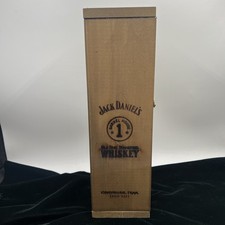 Jack Daniels Barrel House 1 Tennessee Whiskey madeira original vintage caixa de exibição somente comprar usado Jack Daniels Barrel House 1 Tennessee Whiskey madeira original vintage caixa de exibição somente comprar usado  Enviando para Brazil