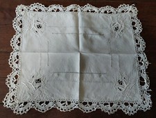Usado, Guardanapo antigo de linho branco bordado com renda de rosas 39 X 49 cm comprar usado Usado, Guardanapo antigo de linho branco bordado com renda de rosas 39 X 49 cm comprar usado  Enviando para Brazil
