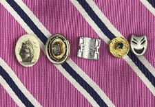 Surtido de tachuelas/alfileres vintage en tono plata y oro con cadena - Lote de 5 segunda mano  Embacar hacia Mexico