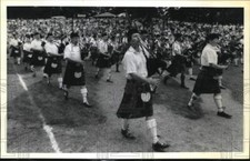 1992 Press Photo Pipe Bands Marching at Syracuse Scottish Games in Liverpool comprar usado  Enviando para Brazil