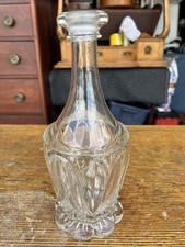 Usado, Uma garrafa decantadora antiga de vidro de sílex prensado padrão tulipa, por volta de 1850’s comprar usado  Enviando para Brazil
