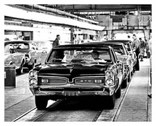 1967 PONTIAC GTO ASSEMBLY MANUFACTURING LINE FOTO DE FÁBRICA 8X10 comprar usado 1967 PONTIAC GTO ASSEMBLY MANUFACTURING LINE FOTO DE FÁBRICA 8X10 comprar usado  Enviando para Brazil