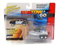 Usado, Johnny Lightning escala 1/64 JLBT018A Jeep Cherokee XJ barco e reboque polícia comprar usado  Enviando para Brazil