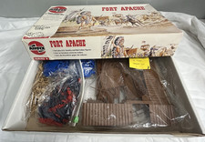 Airfix fort apache d'occasion  Expédié en Belgium