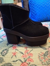 Brand new uggs for sale  HATFIELD