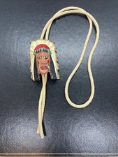Gravata Bolo Chefe Nativo Americano Vintage Esculpida em Madeira Como Mostrado Original comprar usado  Enviando para Brazil