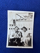 FOTO vintage de cachorro CASAL segurando cerca de GARRO SNAP SHOT gravata borboleta 1933 comprar usado  Enviando para Brazil