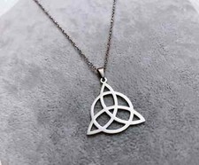 Collana donna triquetra usato  Roma
