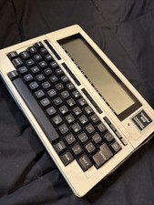 Tandy 102 portable d'occasion  Expédié en Belgium