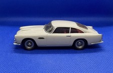 Aston martin db4 d'occasion  Saint-Estèphe