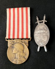 Médaille guerre 1914 d'occasion  Chinon