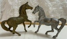 2 cavalos de metal fundido da França 1 metal branco antigo década de 1920 1 latão década de 1950 6x6” comprar usado  Enviando para Brazil