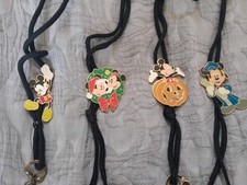 Lote de 4 Cordões Disney Bolo Tie Mickey Mouse e Minnie Mouse Natal Halloween comprar usado  Enviando para Brazil