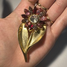 Broche fleur dorée d'occasion  Andernos-les-Bains