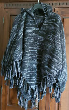 Poncho con cappuccio usato  Roma
