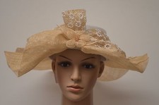 Chapeau couleur ivoire d'occasion  Bohain-en-Vermandois