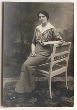 Femme élégante assise d'occasion  Rouen-