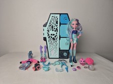 Boneca Monster High Skulltimate Secrets Fearidescent Lagoona Azul + Acessórios  comprar usado Boneca Monster High Skulltimate Secrets Fearidescent Lagoona Azul + Acessórios  comprar usado  Enviando para Brazil