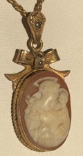 Collana con cammeo usato  Torre del Greco