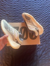 Yeezy 700 d'occasion  Brie-Comte-Robert