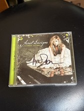 Autographed CD/dvd by Avril Lavigne ￼~goodbye lullaby comprar usado  Enviando para Brazil