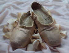 Pointe shoes timeworn for sale  BARNET