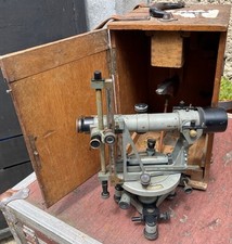 Tachéomètre autoréducteur m d'occasion Tachéomètre autoréducteur m d'occasion  Champigny-sur-Marne