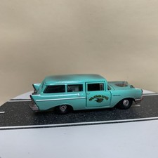 M2 Machines Maui 1957 Chevrolet Chevy 150 Handyman Station Wagon verde-azul quase perfeito comprar usado  Enviando para Brazil