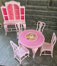 Vintage Barbie Mattel 1984 Mesa Rosas Doces 4 Cadeiras Armário Sala de Jantar Rosa comprar usado  Enviando para Brazil