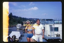 Tatuagem homem com braço no rio Ohio com casa flutuante mulher em 1966, Kodachrome Slide s13b comprar usado  Enviando para Brazil