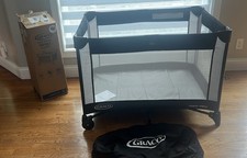 Brinquedo portátil dobrável Graco Pack 'n Play com rodas para fácil manobrabilidade comprar usado  Enviando para Brazil