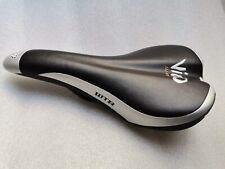 NOVO ESTOQUE ANTIGO ASSENTO SELIM VIGO MTB CITY BIKE 340g TRILHO DE AÇO PRETO L280mm x W145 comprar usado  Enviando para Brazil