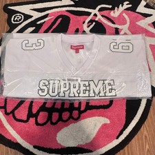 Camiseta de futebol Supreme Bones branca XXL - Nova em folha na bolsa comprar usado Camiseta de futebol Supreme Bones branca XXL - Nova em folha na bolsa comprar usado  Enviando para Brazil