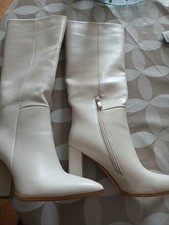 Paire bottes creme d'occasion  Montigny-le-Bretonneux